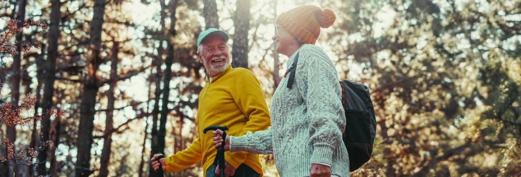 f4b3f4c931fa31a5565f5bf8a6ce726932de7cb2 2606 mature hikers 220x75mm cmyk